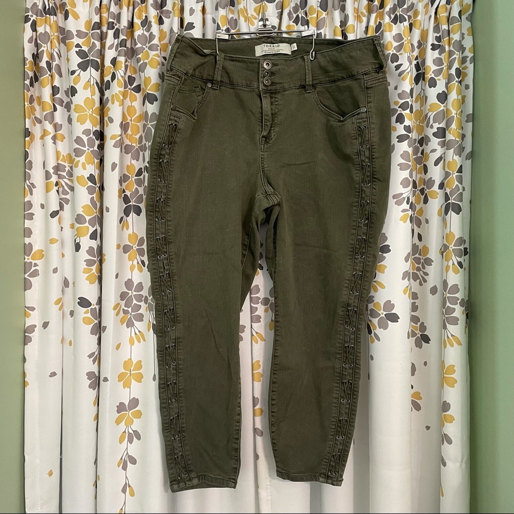 Torrid size 20 short olive lace up jeggings